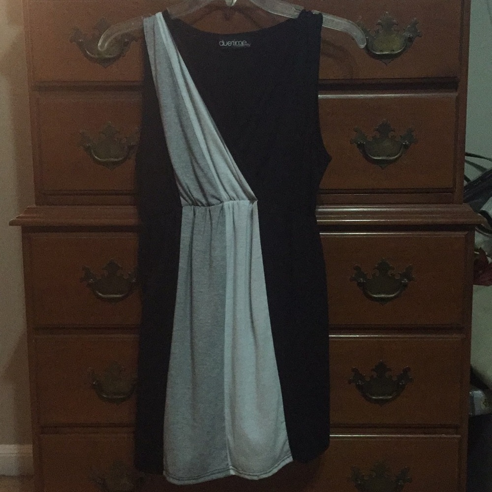 Super cute Maternity top!